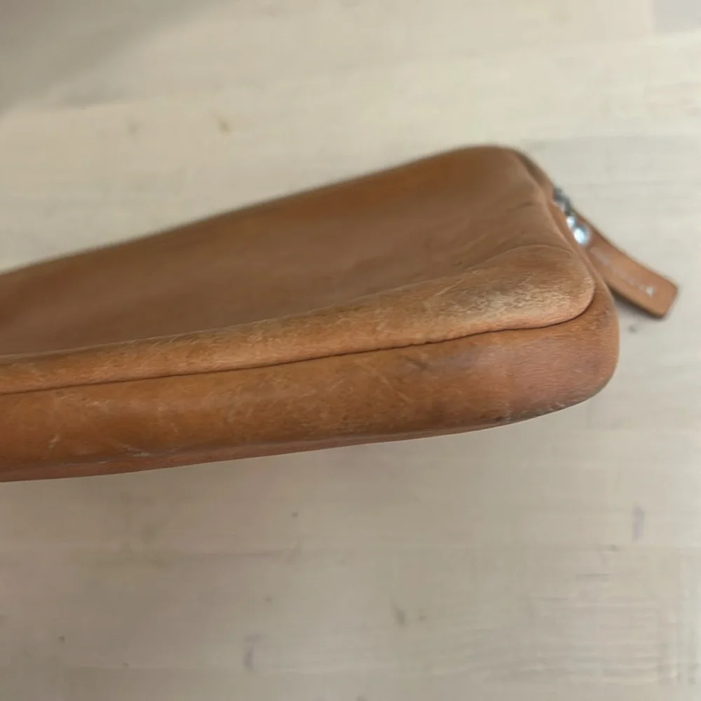 Shinola Leather Laptop Bag Minimalist Design, Brown Leather Zip Pouch